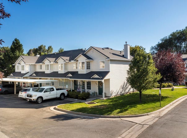1027 E SARA Ln S, Ogden, UT 84404