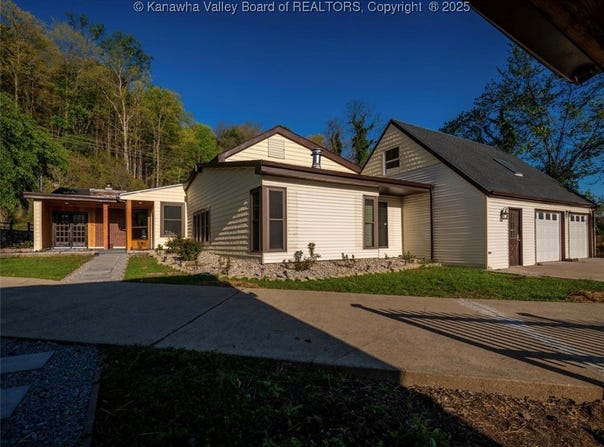 154 Strawberry Road, St Albans, WV 25177