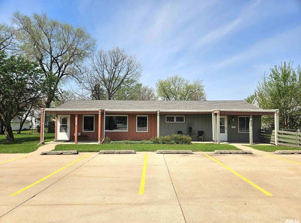 430 N HENDERSON Street, Galesburg, IL 61401