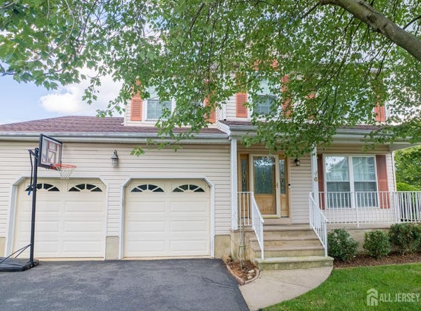 6 Amherst Court NW, North Brunswick, NJ 08902