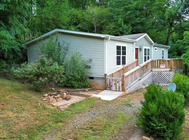 6 Dirt Rd, Sylva, NC 28779