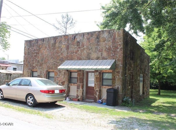 706 Church Street, Golden City, MO 64748