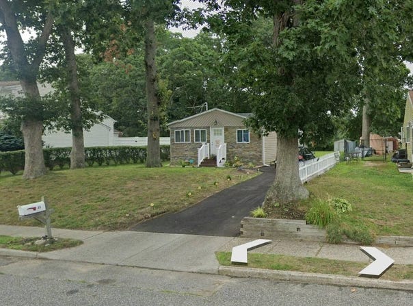 33 SELDEN BLVD, Centereach, NY 11720