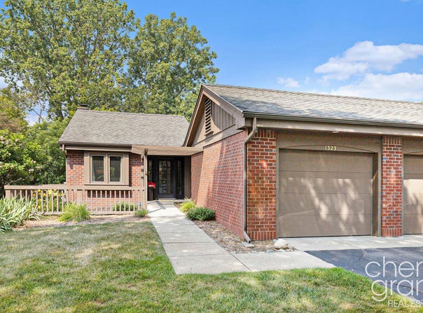 1323 Suncrest Drive NE, Grand Rapids, MI 49525