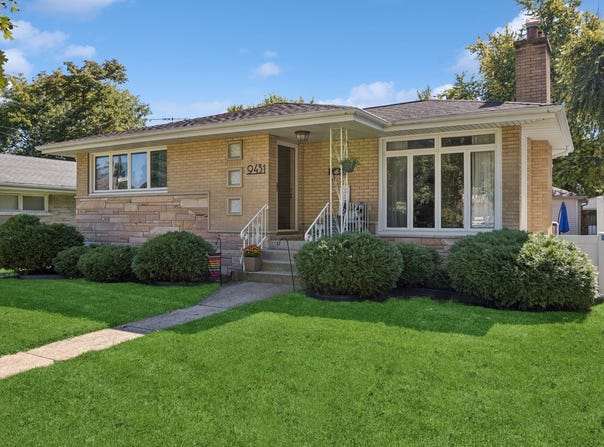 9431 Congress Park Avenue, Brookfield, IL 60513
