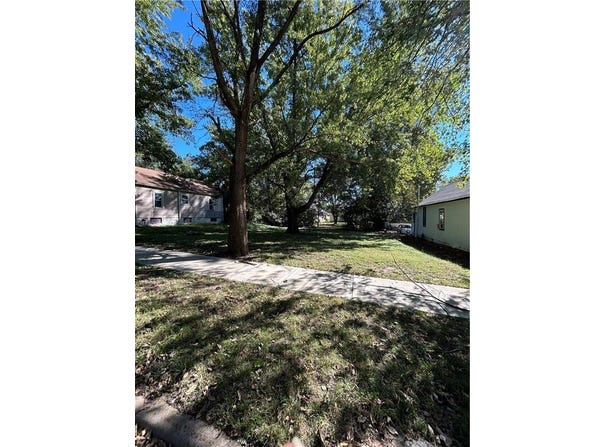 521 & 525 Dakota Street, Leavenworth, KS 66048