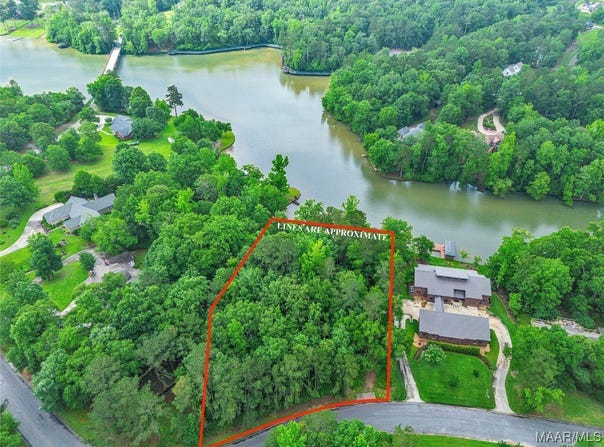 5 Peachwood Drive, Tallassee, AL 36078