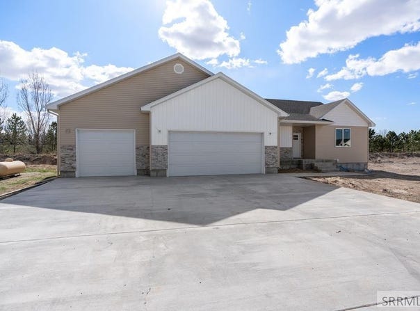 97 N Hillside Road, Rigby, ID 83442