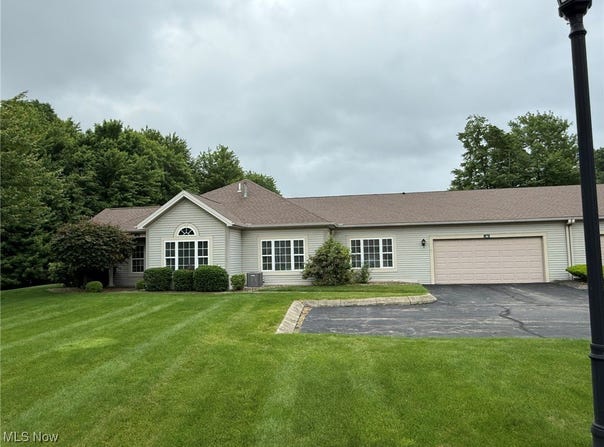 5645 Clingan Road unit: 2D, Struthers, OH 44471