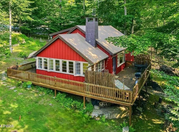 112 Beechwood Cove Road, Greentown, PA 18426