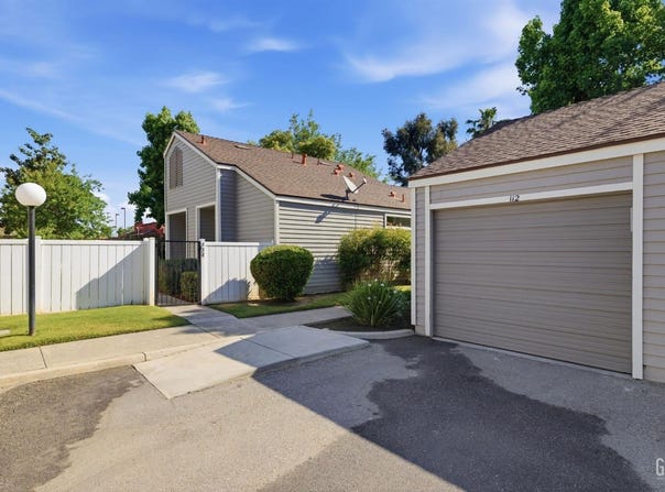 8000 Kroll Way, Bakersfield, CA 93311