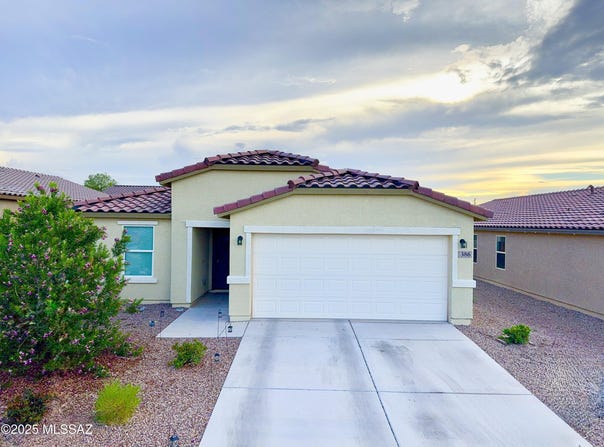 386 Redwood Loop, Benson, AZ 85602