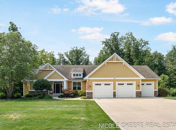 528 Stonehenge Drive SW, Grandville, MI 49418