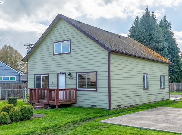 1215 30TH Ave, Longview, WA 98632