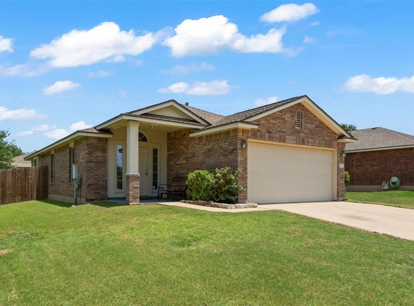 1004 Whitley Dr, Leander, TX 78641