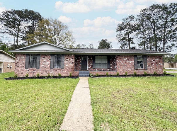 110 Southview Dr., Hattiesburg, MS 39401
