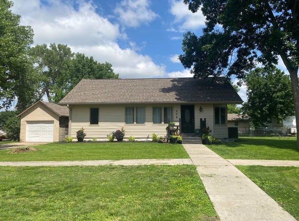 306 S 13th Ave, Broken Bow, NE 68822