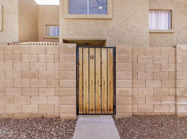 222 W BROWN Road, Mesa, AZ 85201