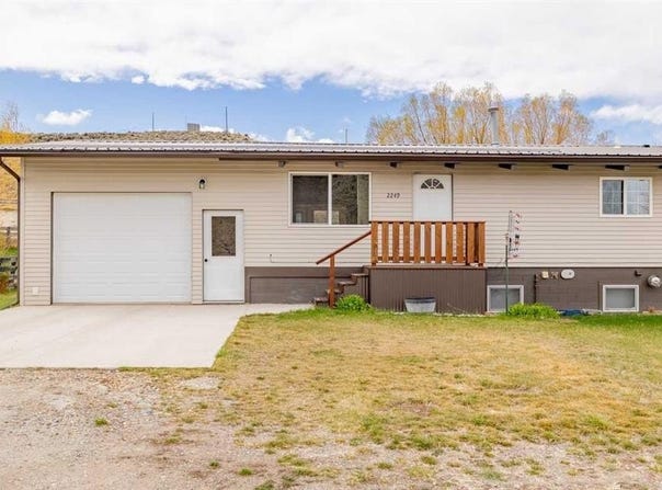 2249 Franklin St, Meeteetse, WY 82433