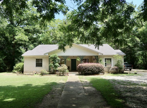 2340 Mt Carmel Ave., Prentiss, MS 39474