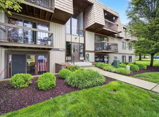 9660 Cove Drive unit: F-20, North Royalton, OH 44133