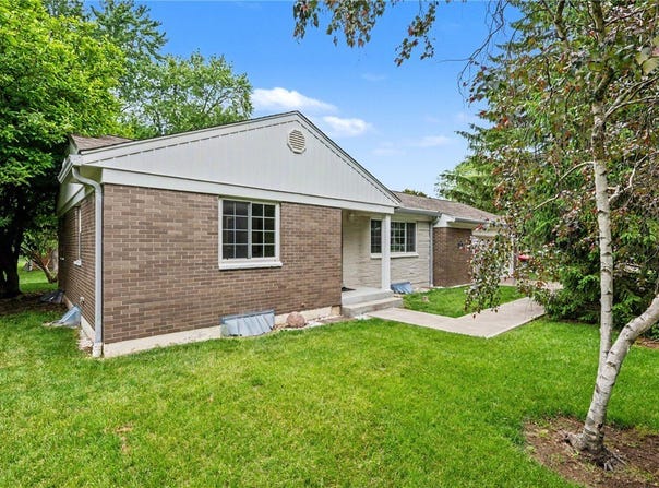 1 Castle Drive, Kettering, OH 45429