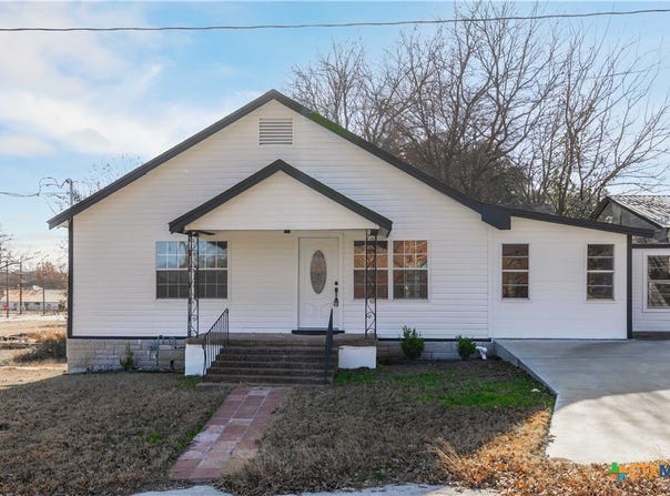 104 E Whitney Street, Hamilton, TX 76531