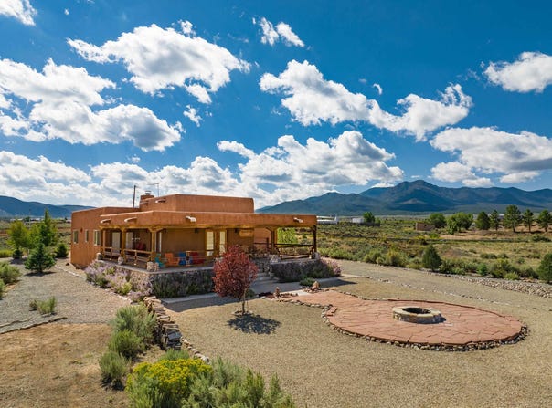 1 La Guardia, Ranchos de Taos, NM 87557