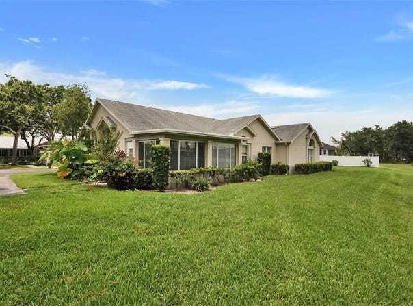 1112 GOLFVIEW WOODS DRIVE, SUN CITY CENTER, FL 33573