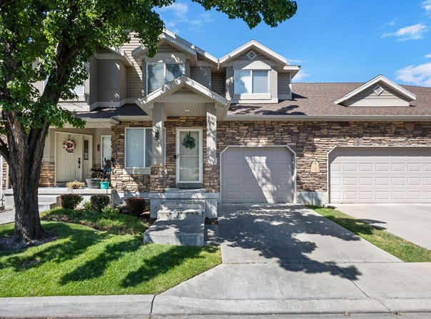 700 S CLEARWATER FALLS E, Layton, UT 84041