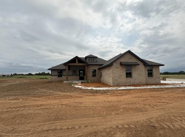 2706 Belle Crossing Dr, Enid, OK 73703