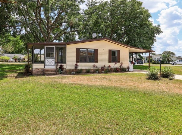 24802 PINE HILL, LEESBURG, FL 34748