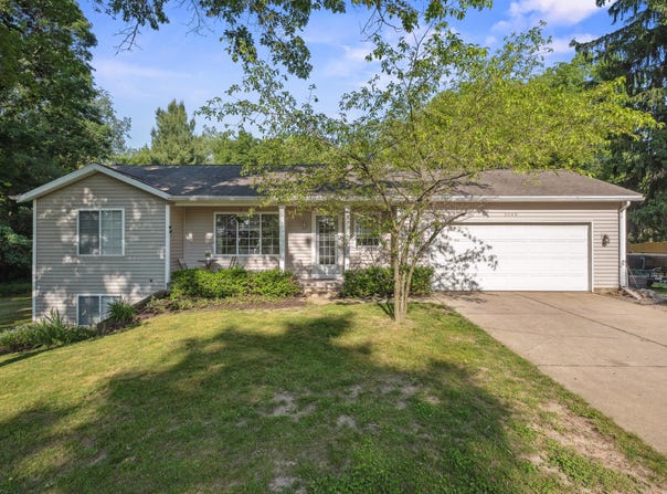 5949 Whitneyville Avenue SE, Alto, MI 49302