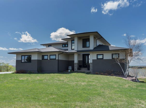 26183 Sunset Bluff Dr, Canistota, SD 57012