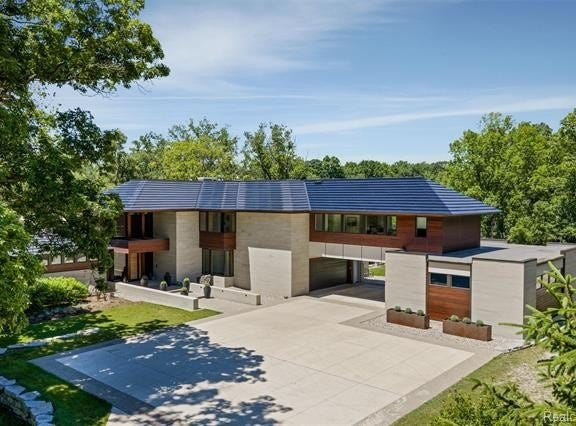 2700 Squirrel Road, Bloomfield Hills, MI 48304