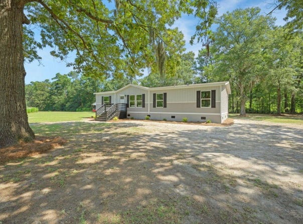 646 Country Pond Lane, Cross, SC 29436