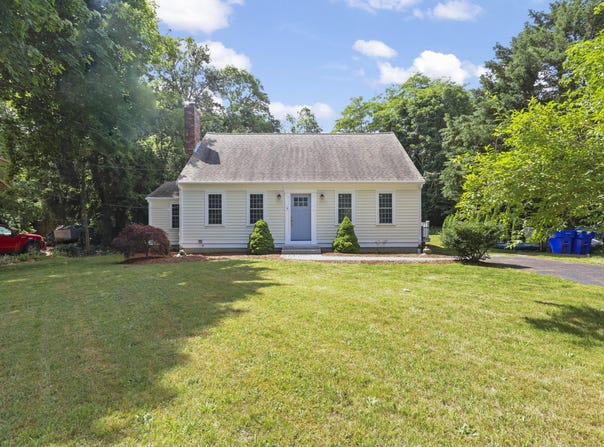 4 Thom Avenue, Bourne, MA 02532