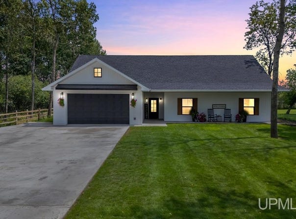 1125 S 30th, Escanaba, MI 49829