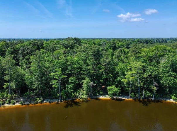 10 Peninsula Shores Way, Hertford, NC 27944