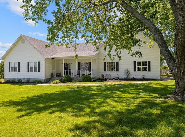4322 S 94th Road, Bolivar, MO 65613