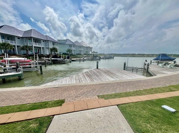 121 FOXTAIL LN, ROCKPORT, TX 78382