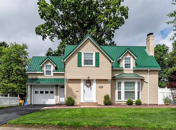 1283 Ashton Rd, Sharon, PA 16146