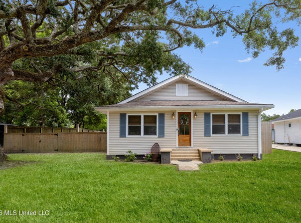 122 E Third Street, Long Beach, MS 39560