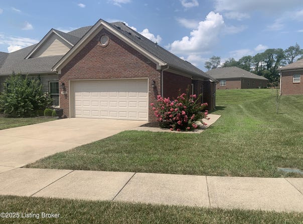 223 Twin Springs Ct, Shelbyville, KY 40065