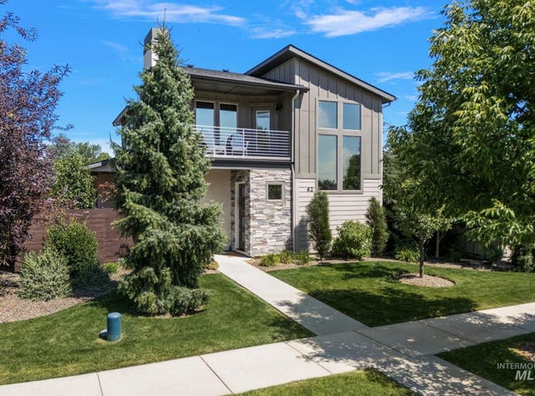 62 S Stephenson St, Eagle, ID 83616