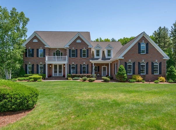 24 Tanglewood Dr., Nashua, NH 03062