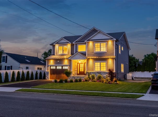 92 Biltmore Boulevard, Massapequa, NY 11758