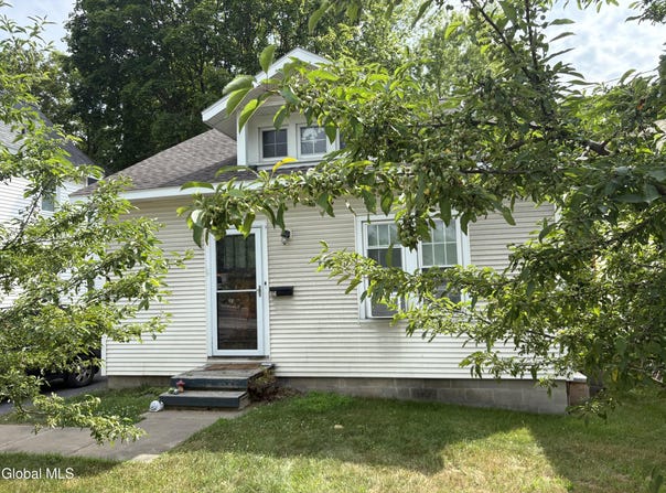 616 Kenwood Avenue, Bethlehem, NY 12054