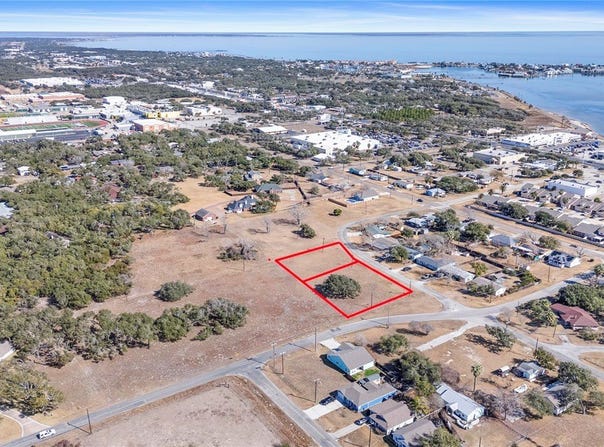 1215 Lady Claire Street, Rockport, TX 78382