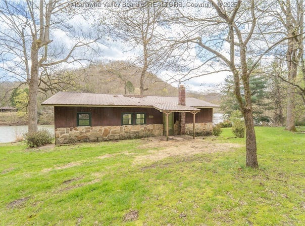 356 Joes Road, Bomont, WV 25164